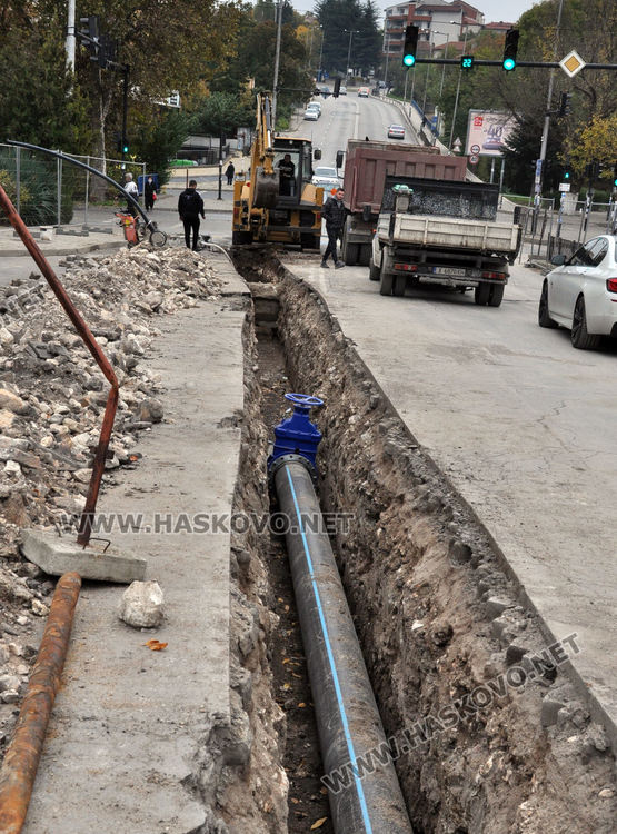 Свързват новия водопровод на Кърджалийска към стария, центърът на Хасково без вода