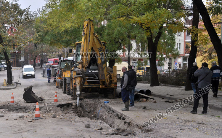 Свързват новия водопровод на Кърджалийска към стария, центърът на Хасково без вода