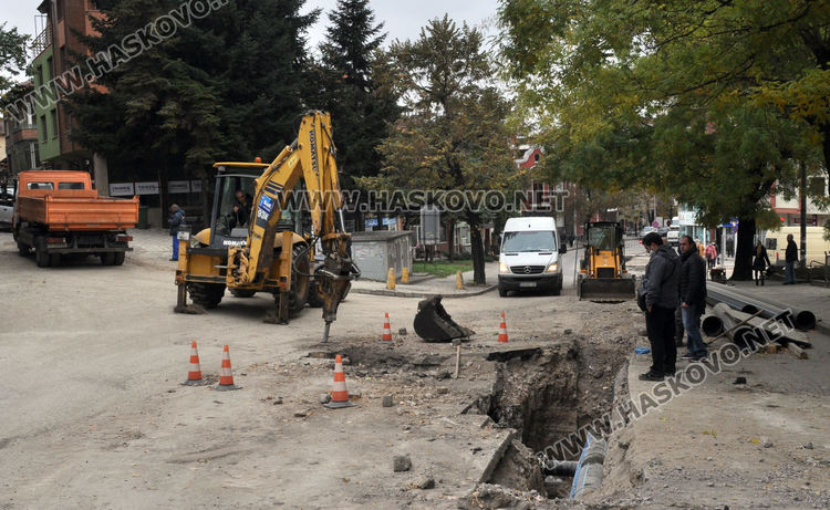 Свързват новия водопровод на Кърджалийска към стария, центърът на Хасково без вода