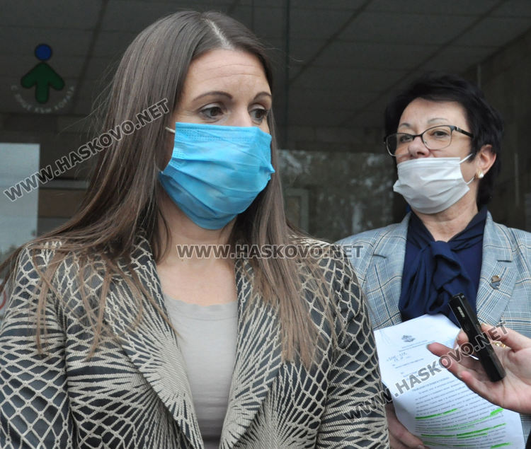 Д-р Здравкова /в ляво/ и Христина Боева