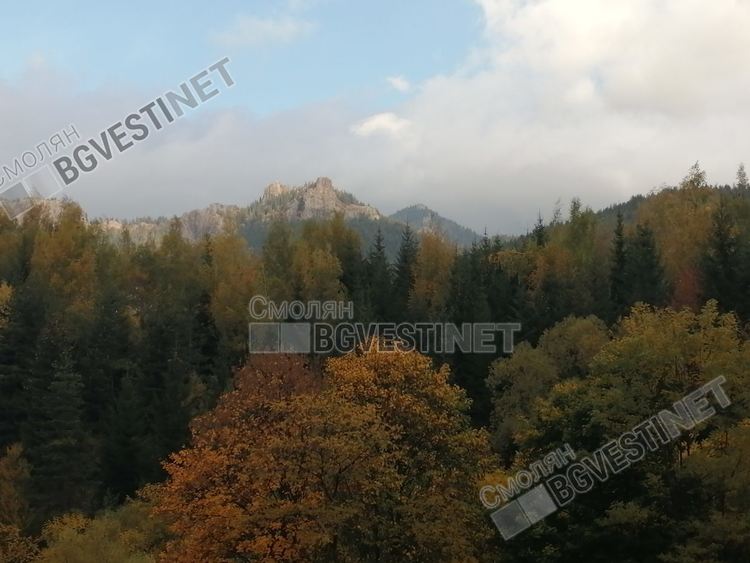 Температурите слабо се понижават, но остава сравнително топло за сезона