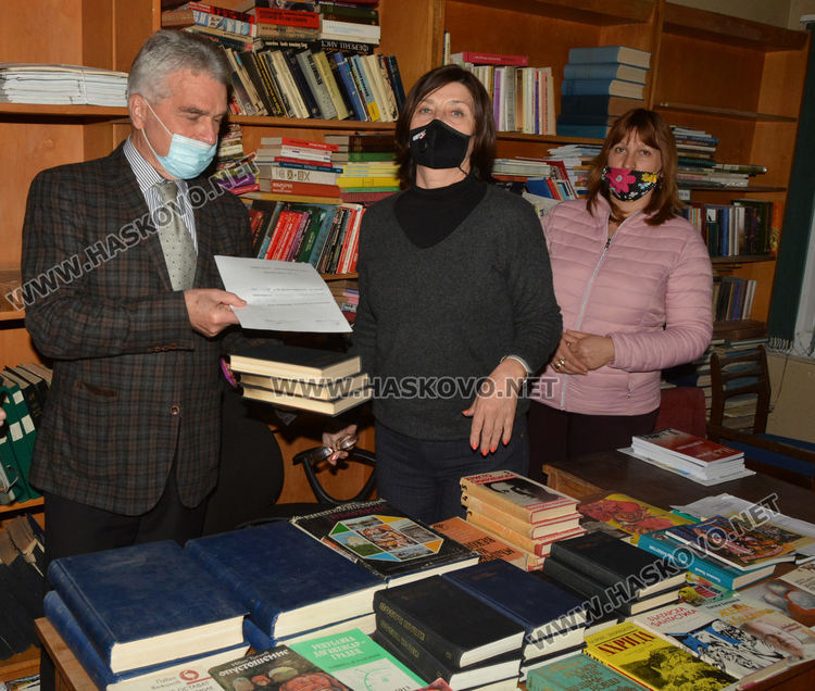 Хасковските тракийци събират книги за неделни училища в Турция, библиотеката подкрепи каузата