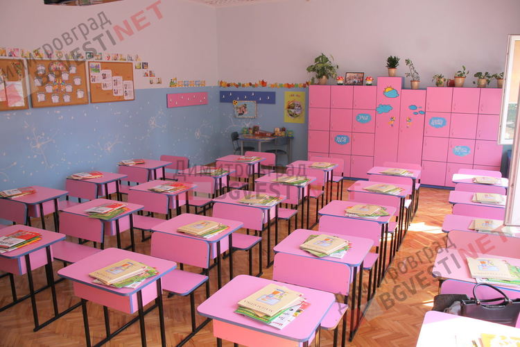 Излизат ли учениците от димитровградско след 4-ти клас в дистанционно обучение от утре?