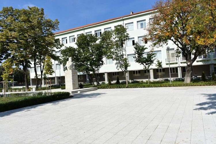 Гимназистите в Асеновград остават на дистанционна форма на обучение 