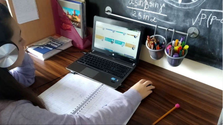 Гимназистите от Димитровград учат засега онлайн само до петък