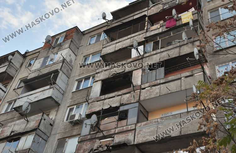 Горя тераса на блок край „Васил Левски“ в Хасково