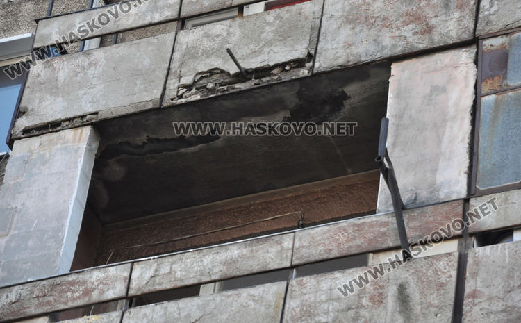 Горя тераса на блок край „Васил Левски“ в Хасково