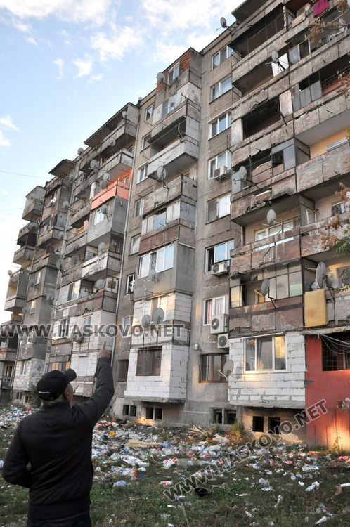 Горя тераса на блок край „Васил Левски“ в Хасково