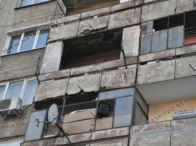 Горя тераса на блок край „Васил Левски“ в Хасково