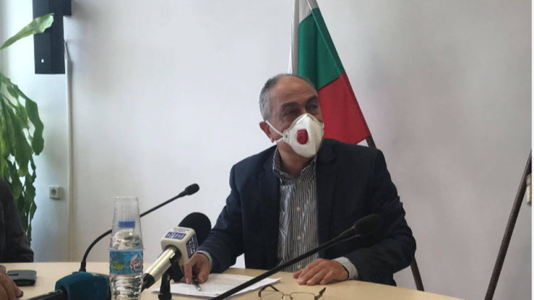 Шумен забранява консумация в заведения на открито и закрито, от 5 до 12 клас - на дистанционно обучение