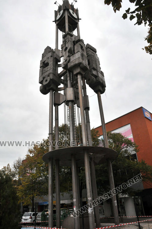 Обезопасиха часовника до „Аида“