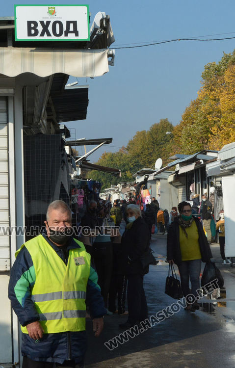 Димитровградският пазар опустя по време на пандемията от Ковид-19