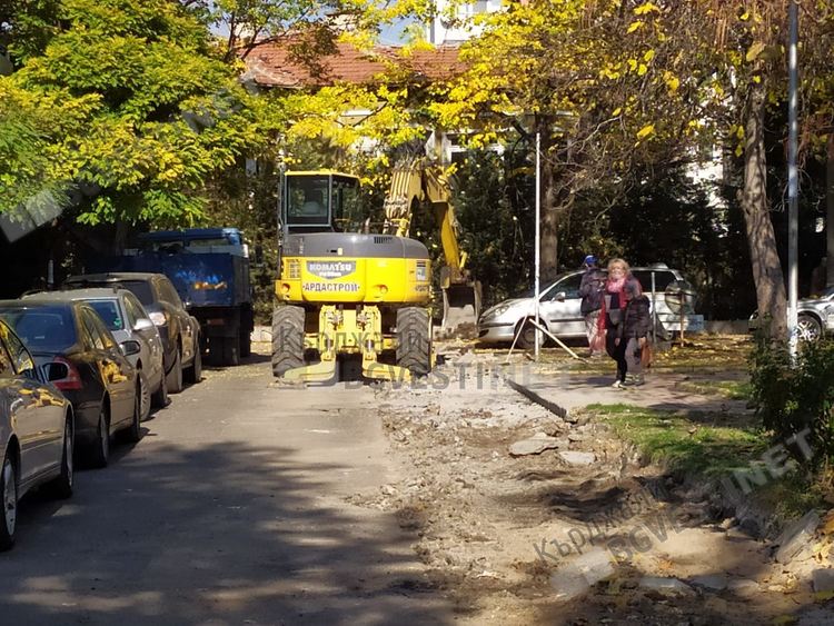 Поредното разкъртване на тротоара