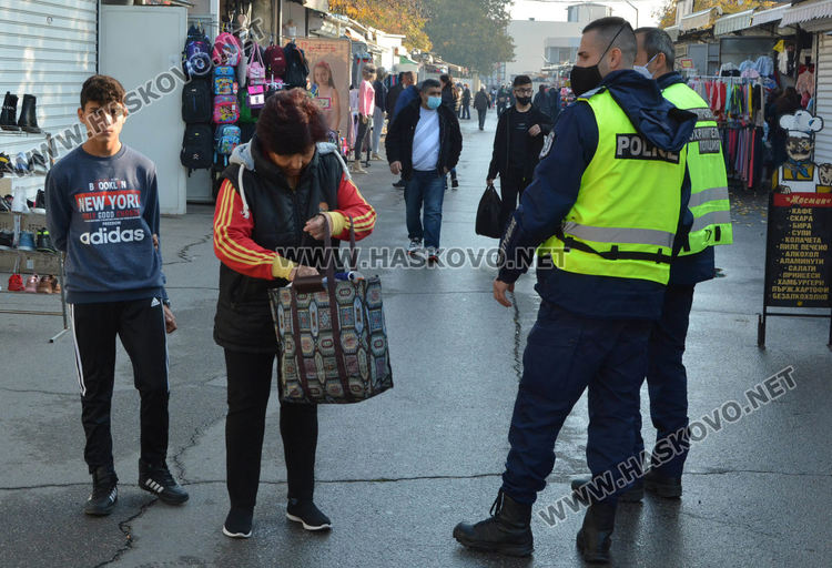 Димитровградският пазар опустя по време на пандемията от Ковид-19