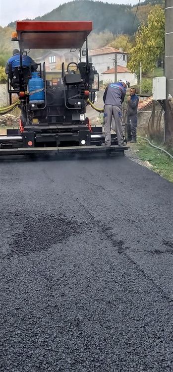 Жителите на Боровица се радват на нов асфалт