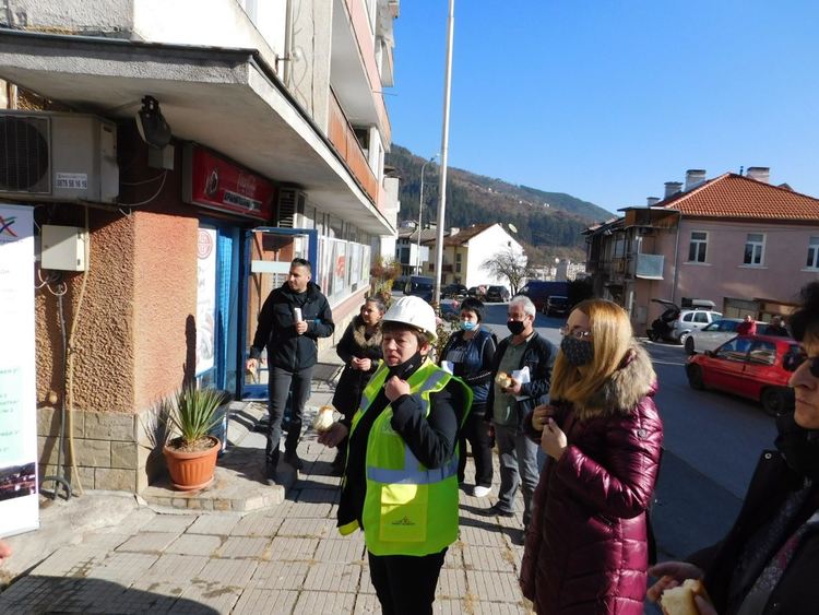 Стартира санирането на 12 стари жилищни блокове в областния град. Санират блок на почти век 