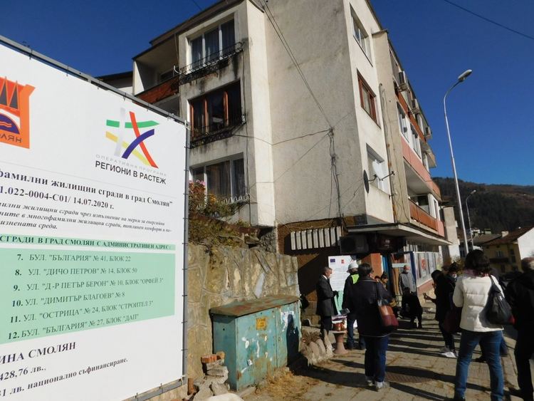 Стартира санирането на 12 стари жилищни блокове в областния град. Санират блок на почти век 