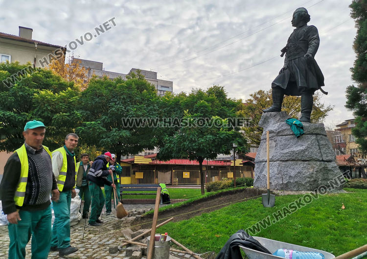 Изграждат стъпала към паметника на Капитан Петко войвода в Хасково