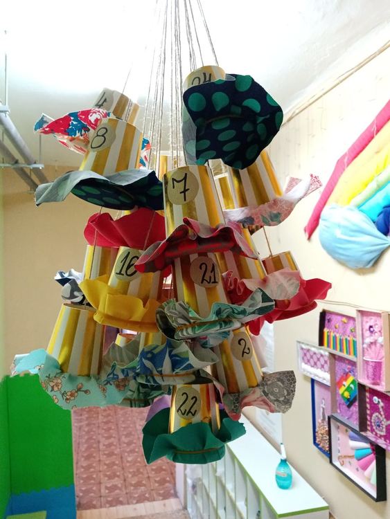 Деца майсторят празнични украси в Европейска седмица за намаляване на отпадъците