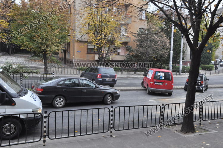 Хасковлии: Коли пердашат през бордюрите на „Раковски“