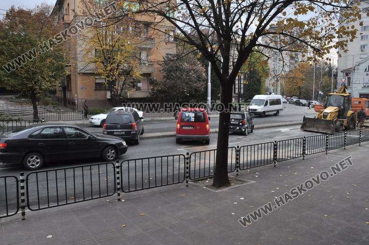 Хасковлии: Коли пердашат през бордюрите на „Раковски“