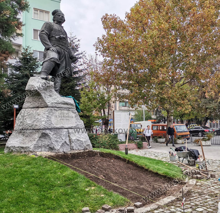 Изграждат стъпала към паметника на Капитан Петко войвода в Хасково