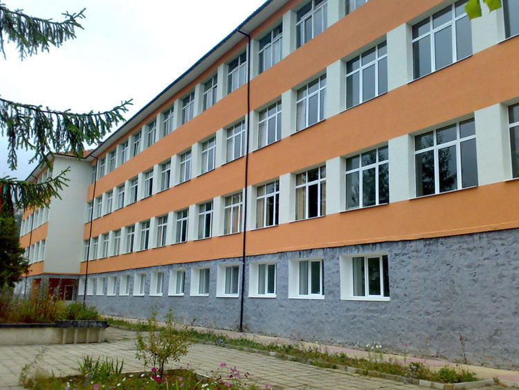 Училището в Давидково преминава за две седмици към електронно обучение, отсъстват четирима учители