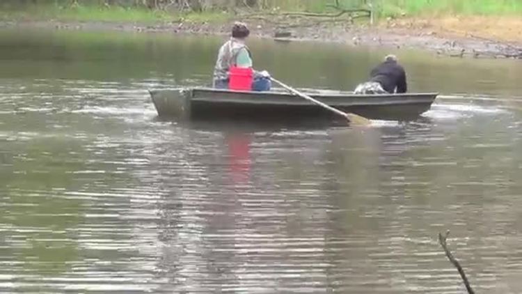 Пожарникари се опитаха да спасят давещ се елен в яз."Студен кладенец",за съжаление безуспешно