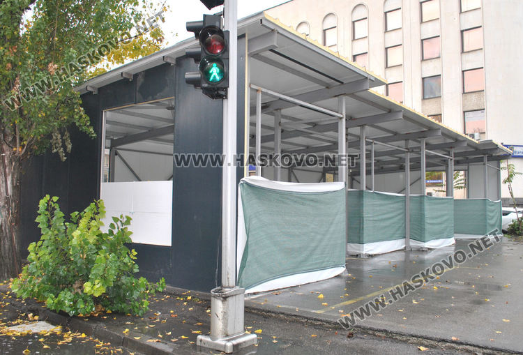 Премахват изградените конструкции над реката заради нарушения