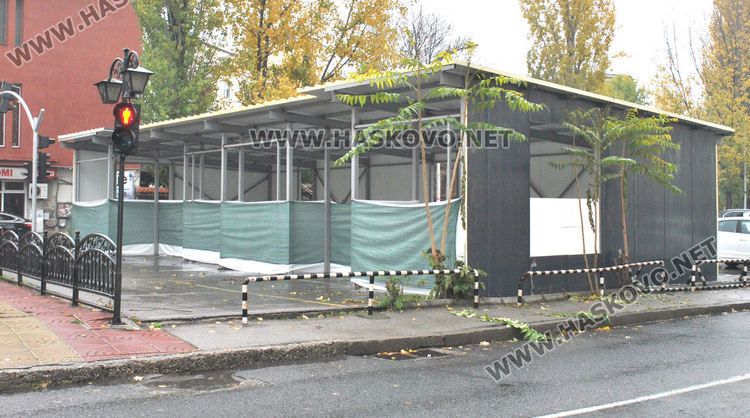 Премахват изградените конструкции над реката заради нарушения