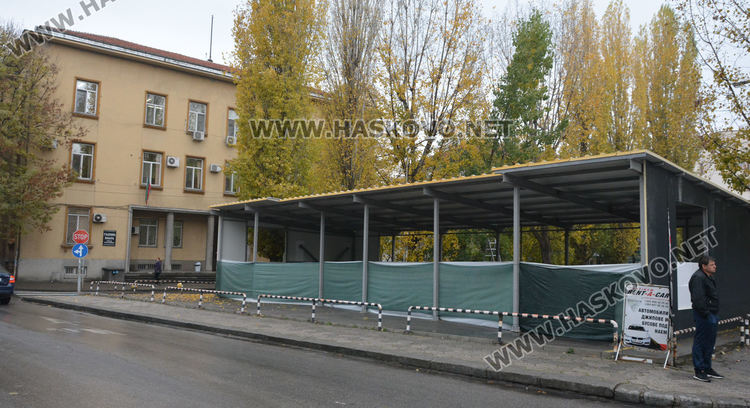 Премахват изградените конструкции над реката заради нарушения