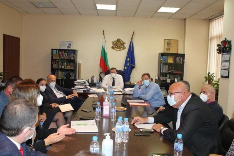 Липсващо лекарство за симптоми на COVID-19 в аптеките ще се замества с генерично