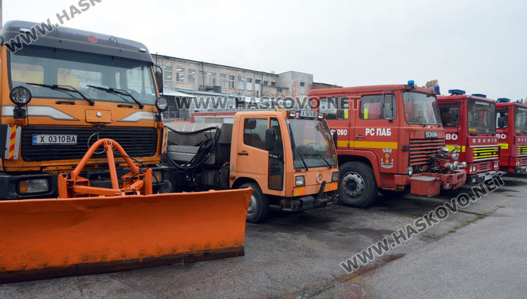 Осигуриха 250 тона сол и 130 тона пясък, снегорините в готовност да чистят в Хасково