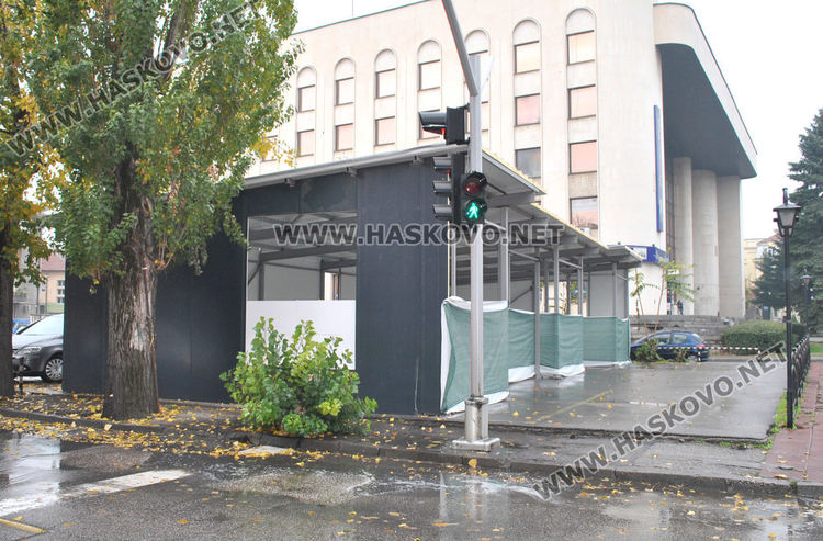 Премахват изградените конструкции над реката заради нарушения