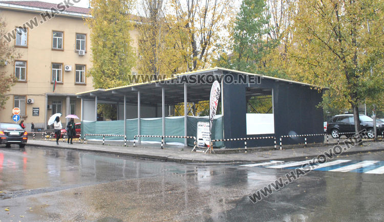 Премахват изградените конструкции над реката заради нарушения