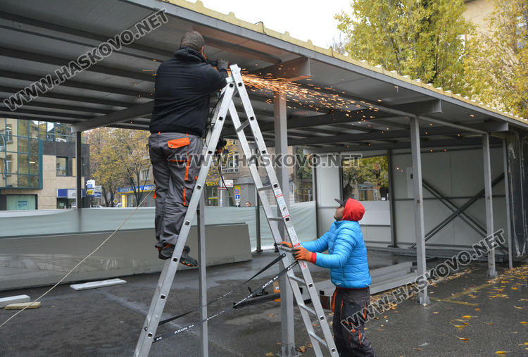 Премахват изградените конструкции над реката заради нарушения