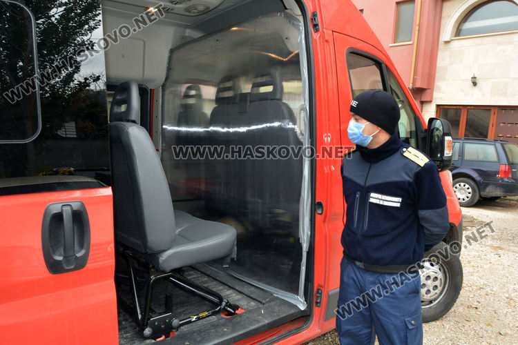 3 буса на пожарната в готовност да извозват пациенти с коронавирус 