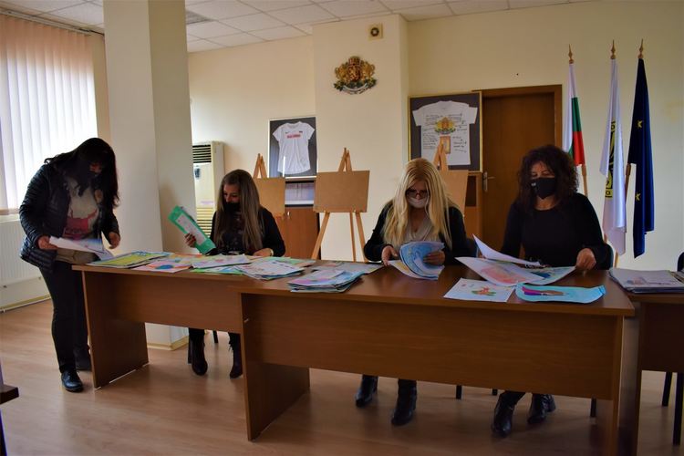 Отличиха победителите в конкурс за рисунка и есе „Да бъдем приятели, но не за ден“