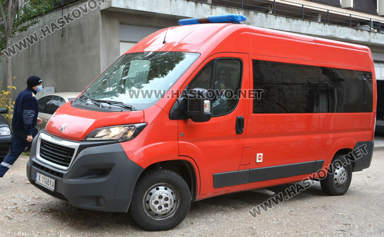3 буса на пожарната в готовност да извозват пациенти с коронавирус 