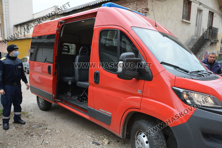 3 буса на пожарната в готовност да извозват пациенти с коронавирус 