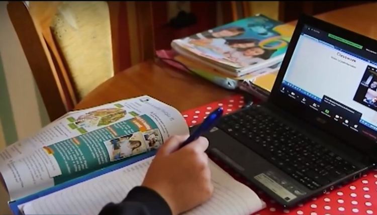 12 училища в областта дистанционно в клас, помощи за родителите на децата до 14 години на обучение вкъщи