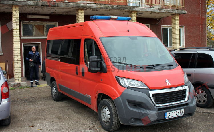 Димитровградските пожарникари в готовност да извозват пациенти с коронавирус 