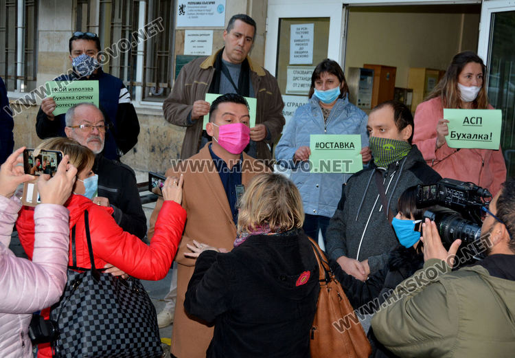Граждани поискаха оставки за несвършена работа пред Социалната служба