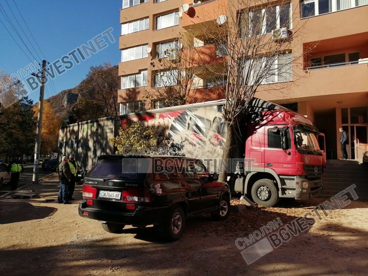 Тираджия помете четири коли в Девин.Човекът получил инфаркт 