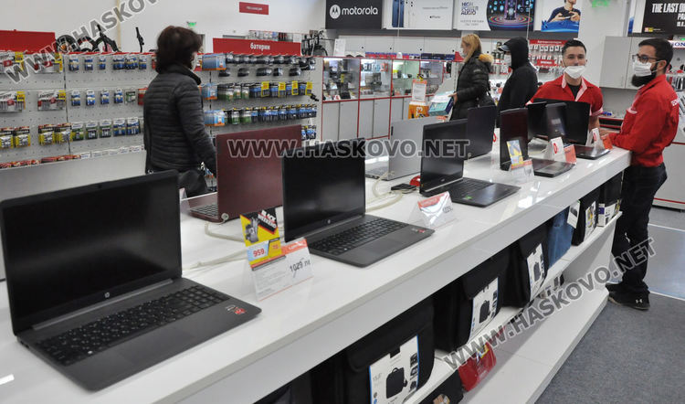 Черен петък! Пазарът се напълни, заради пандемията лаптопите най-търсени