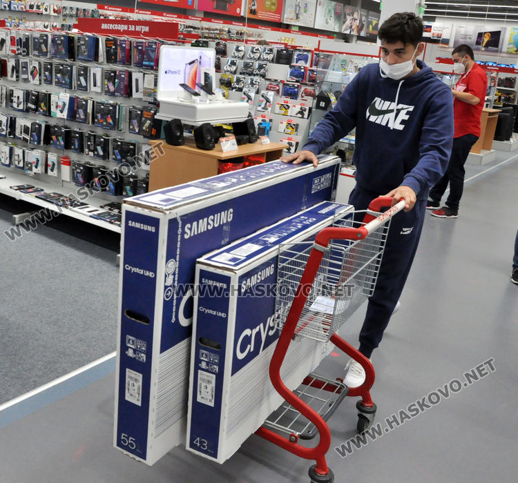 Черен петък! Пазарът се напълни, заради пандемията лаптопите най-търсени