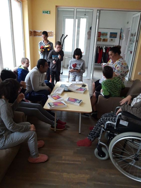 Осигурени са таблети и лаптопи за потребители на социални услуги в Асеновград