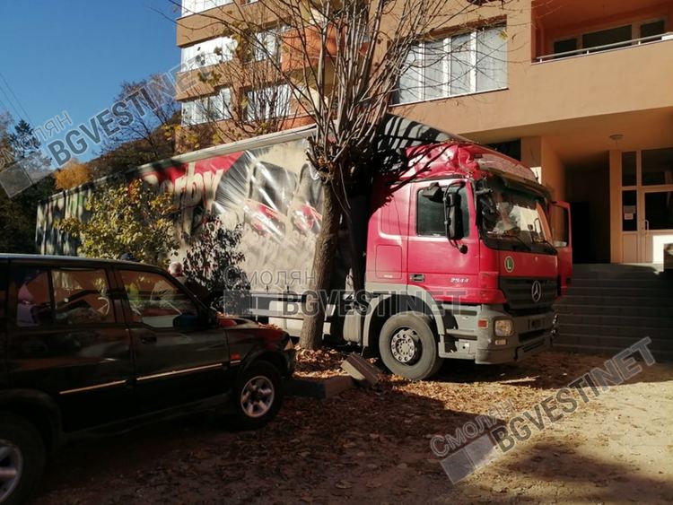 Тираджия помете четири коли в Девин.Човекът получил инфаркт 