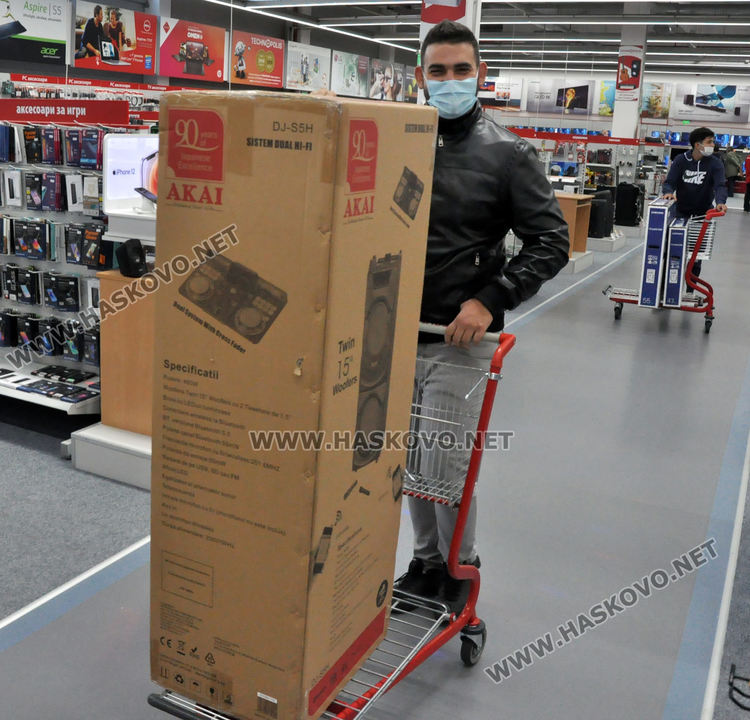 Черен петък! Пазарът се напълни, заради пандемията лаптопите най-търсени