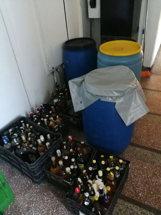 Един тон тютюн, близо тон и половина алкохол и 18 800 къса цигари са иззети при полицейска акция в Пловдивско